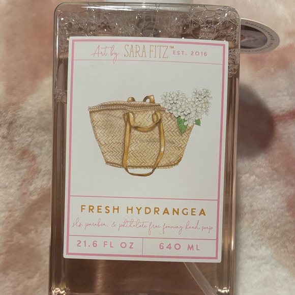 Sara Fitz Scented Fresh Hydrangea Hand Soap NWT 21.6oz - Picture 2 of 16